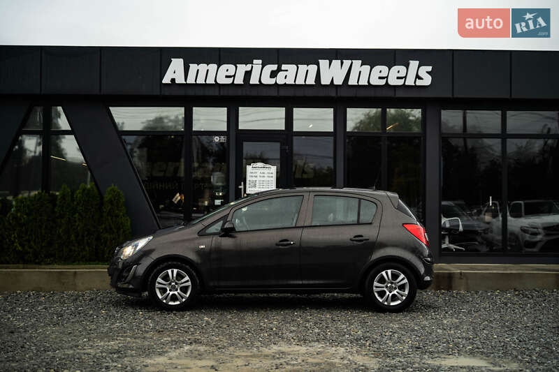 Хетчбек Opel Corsa 2013 в Чернівцях