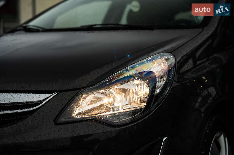 Хетчбек Opel Corsa 2013 в Чернівцях