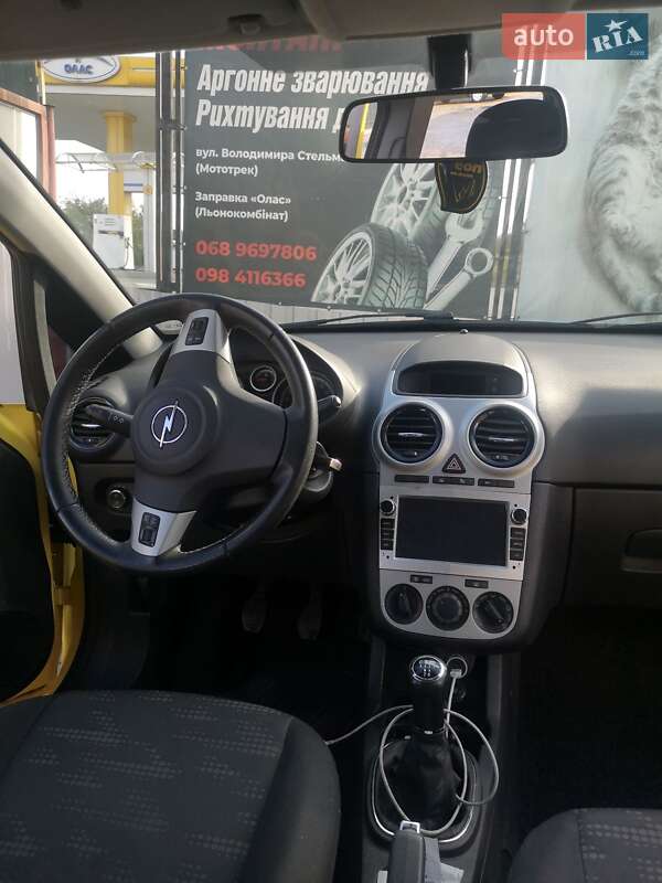 Хэтчбек Opel Corsa 2011 в Ровно