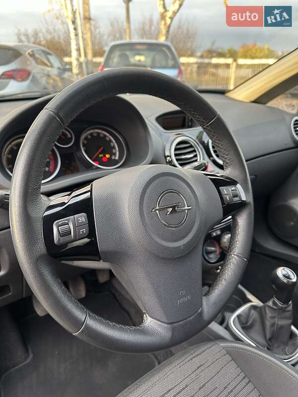 Хэтчбек Opel Corsa 2014 в Смеле