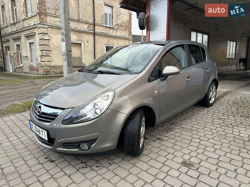 Хэтчбек Opel Corsa 2010 в Львове