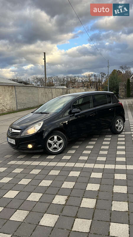 Хетчбек Opel Corsa 2011 в Стрию