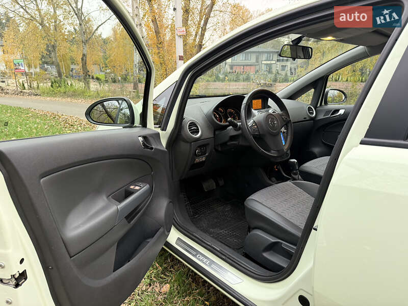 Хетчбек Opel Corsa 2012 в Києві