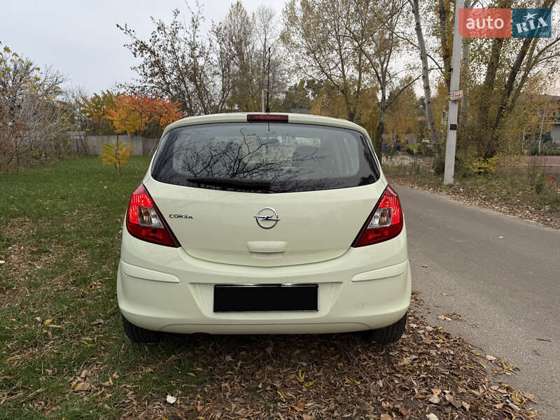 Хетчбек Opel Corsa 2012 в Києві