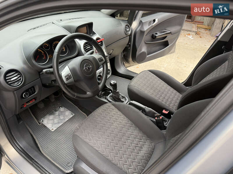 Хэтчбек Opel Corsa 2013 в Днепре