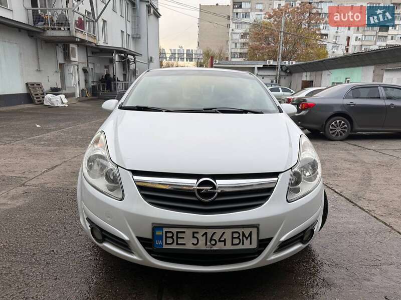 Хэтчбек Opel Corsa 2010 в Николаеве