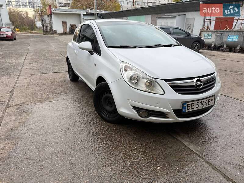 Хэтчбек Opel Corsa 2010 в Николаеве