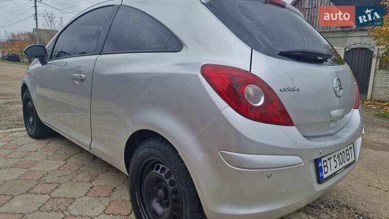 Хэтчбек Opel Corsa 2011 в Херсоне