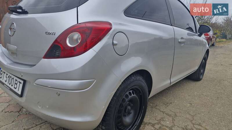 Хэтчбек Opel Corsa 2011 в Херсоне