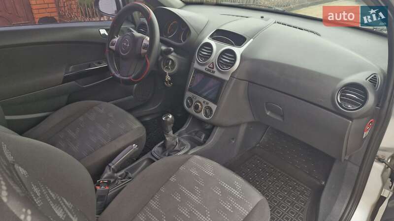 Хэтчбек Opel Corsa 2011 в Херсоне