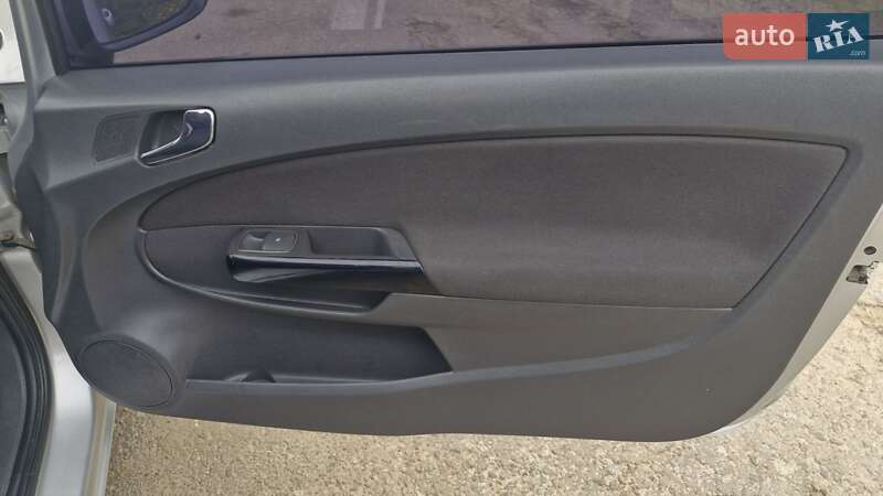 Хэтчбек Opel Corsa 2011 в Херсоне