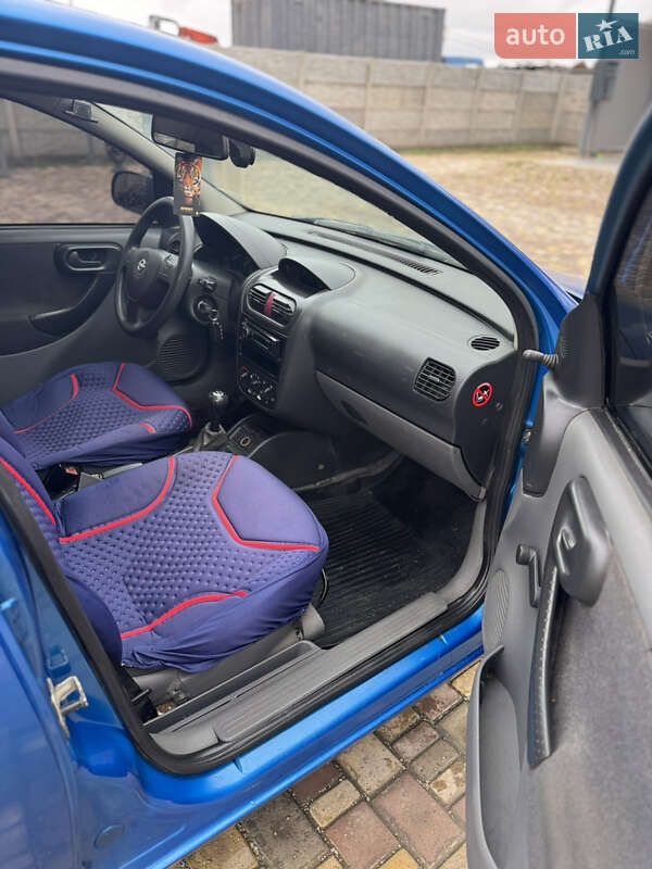 Хэтчбек Opel Corsa 2001 в Нерубайском