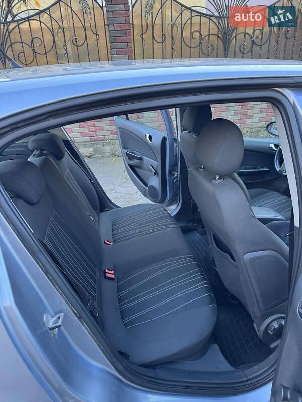 Хэтчбек Opel Corsa 2010 в Ровно