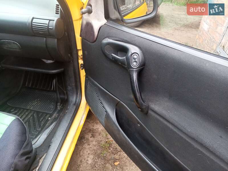 Хэтчбек Opel Corsa 2000 в Змиеве