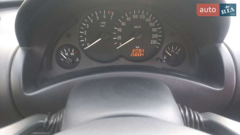 Хэтчбек Opel Corsa 2004 в Ямполе