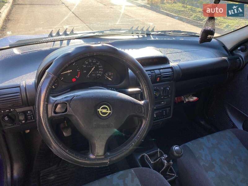 Хетчбек Opel Corsa 1999 в Первомайську