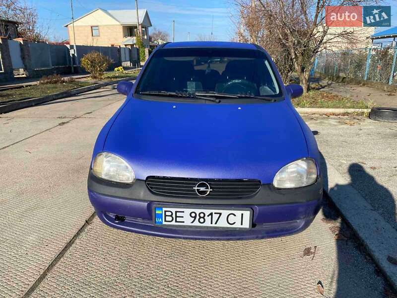 Хетчбек Opel Corsa 1999 в Первомайську