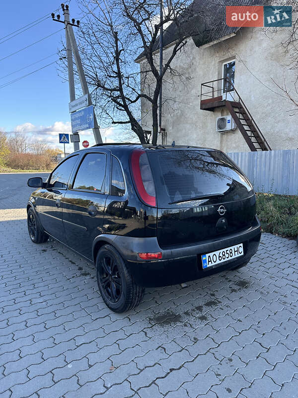 Хэтчбек Opel Corsa 2001 в Ужгороде