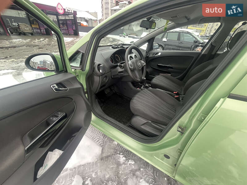 Хэтчбек Opel Corsa 2008 в Львове