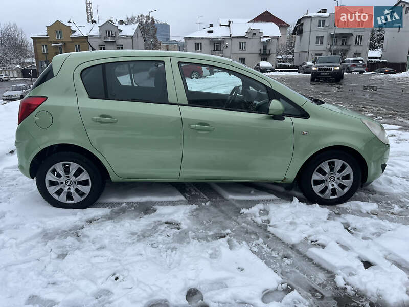 Хэтчбек Opel Corsa 2008 в Львове