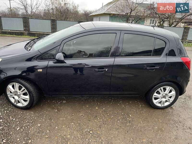 Хэтчбек Opel Corsa 2011 в Черновцах