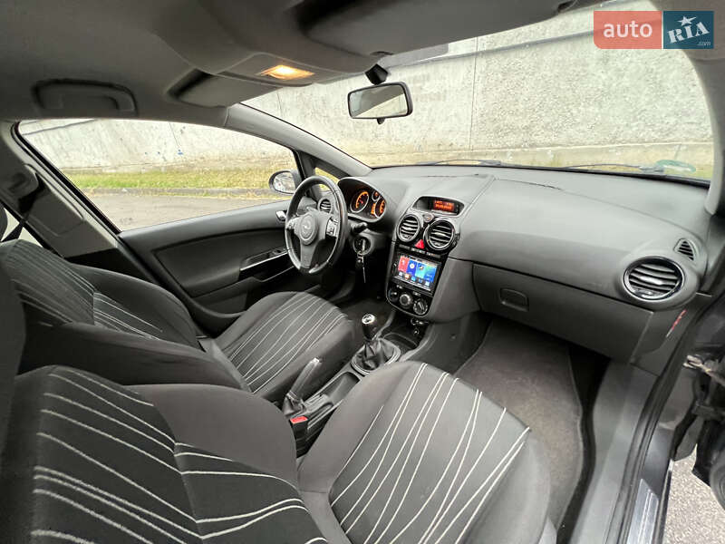 Хетчбек Opel Corsa 2010 в Києві