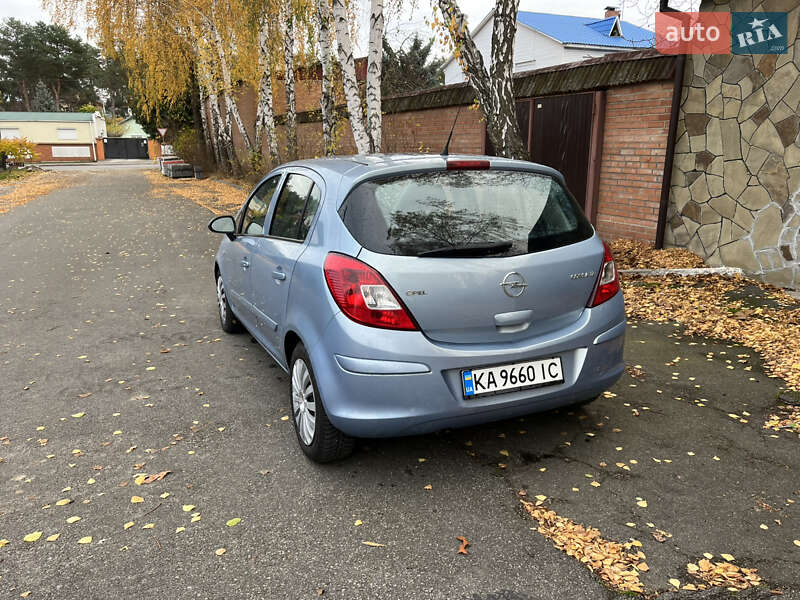 Хэтчбек Opel Corsa 2007 в Киеве