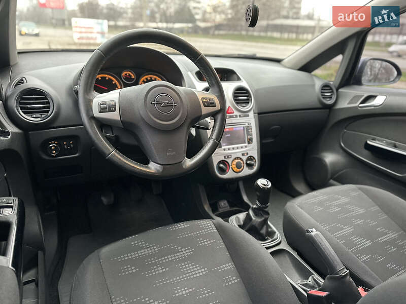 Хетчбек Opel Corsa 2012 в Запоріжжі