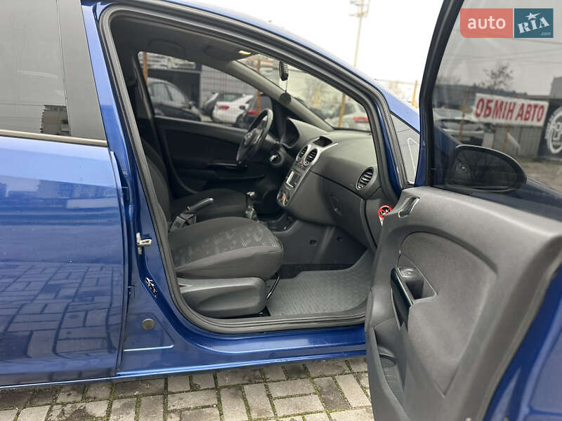 Хетчбек Opel Corsa 2012 в Запоріжжі