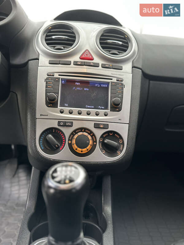 Хетчбек Opel Corsa 2012 в Запоріжжі