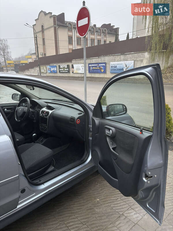 Хэтчбек Opel Corsa 2005 в Тернополе