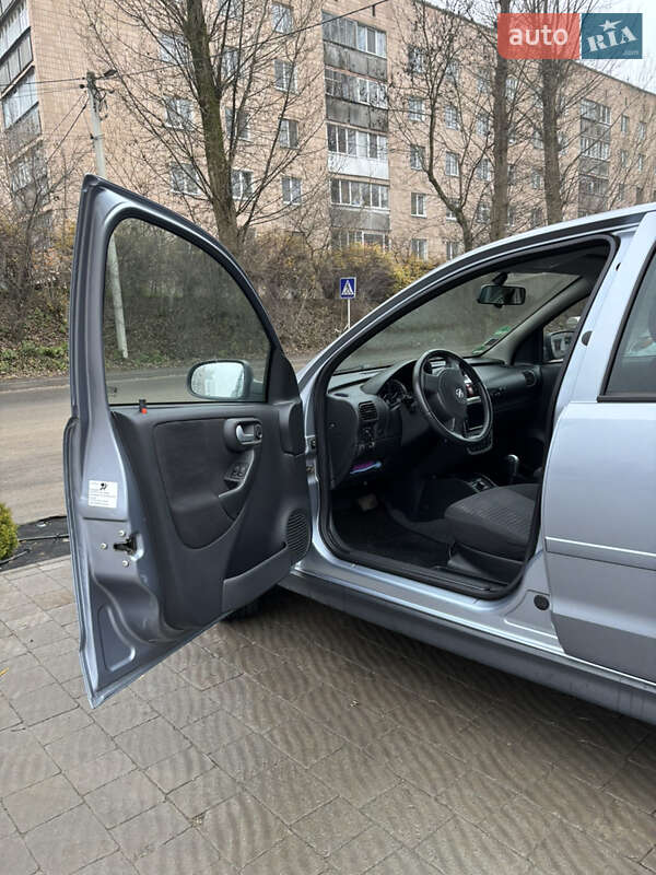 Хэтчбек Opel Corsa 2005 в Тернополе