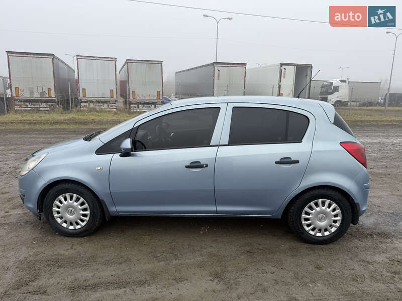 Хэтчбек Opel Corsa 2008 в Львове