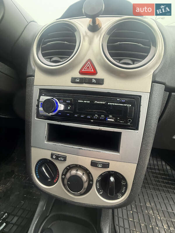 Хэтчбек Opel Corsa 2008 в Львове