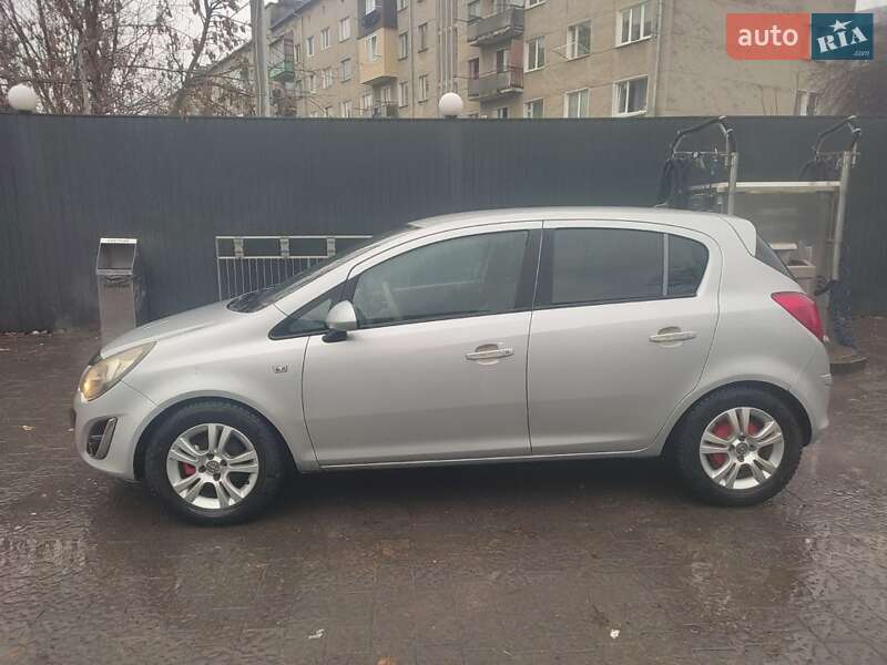 Хетчбек Opel Corsa 2012 в Івано-Франківську