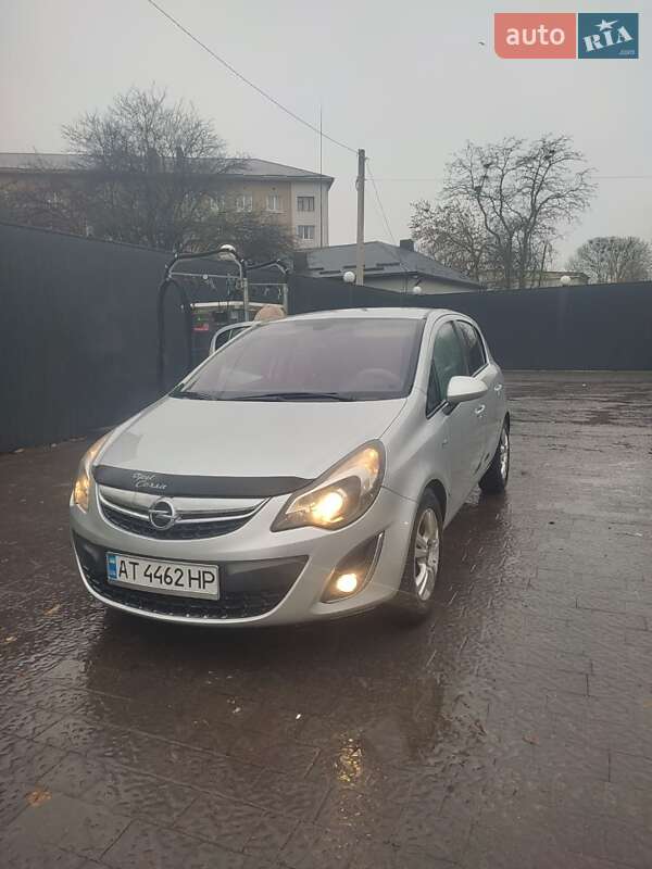 Хетчбек Opel Corsa 2012 в Івано-Франківську