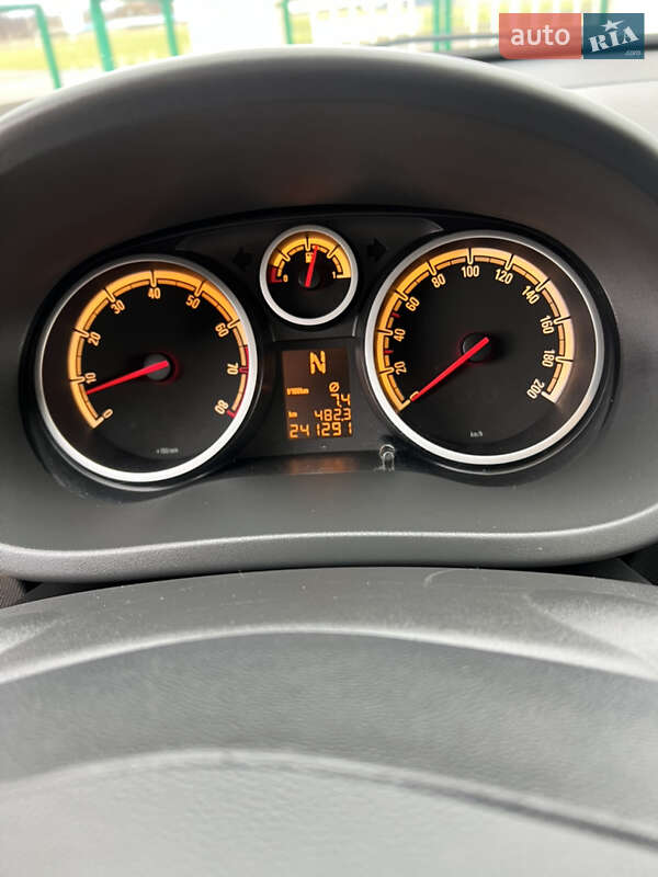 Хетчбек Opel Corsa 2012 в Долині