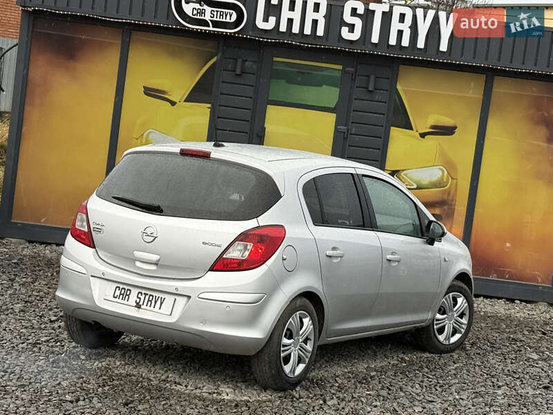Хэтчбек Opel Corsa 2011 в Стрые