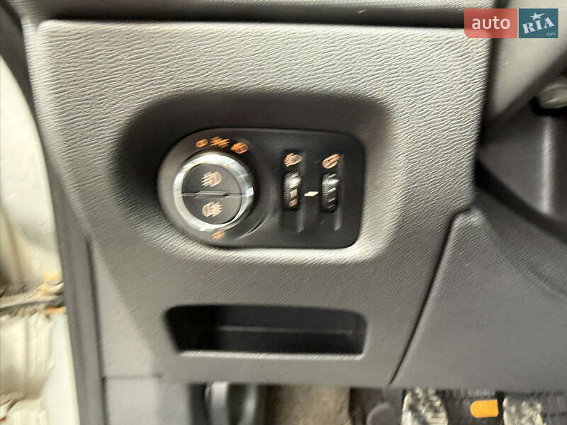 Хэтчбек Opel Corsa 2011 в Стрые