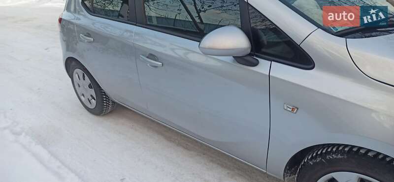 Хэтчбек Opel Corsa 2016 в Ужгороде