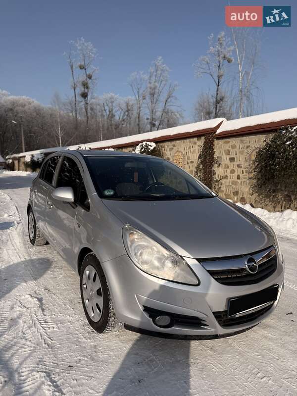 Хэтчбек Opel Corsa 2008 в Черновцах