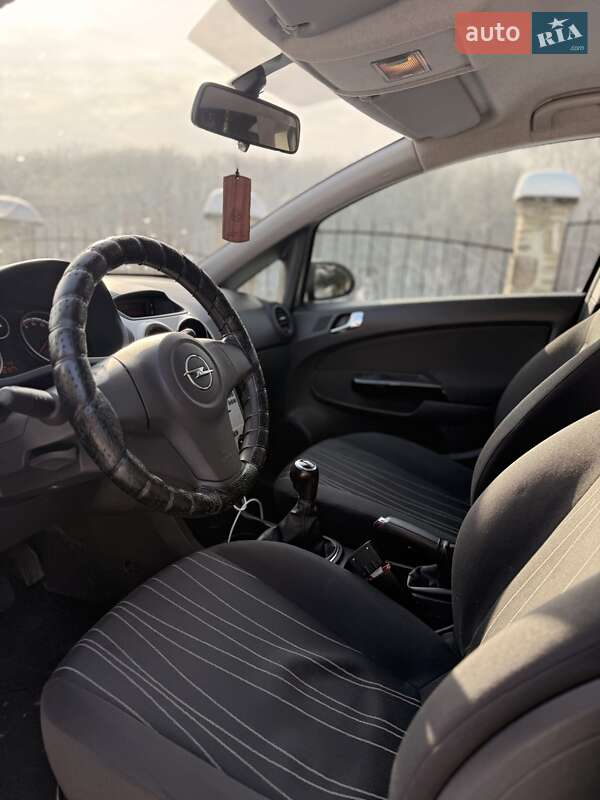 Хэтчбек Opel Corsa 2008 в Черновцах