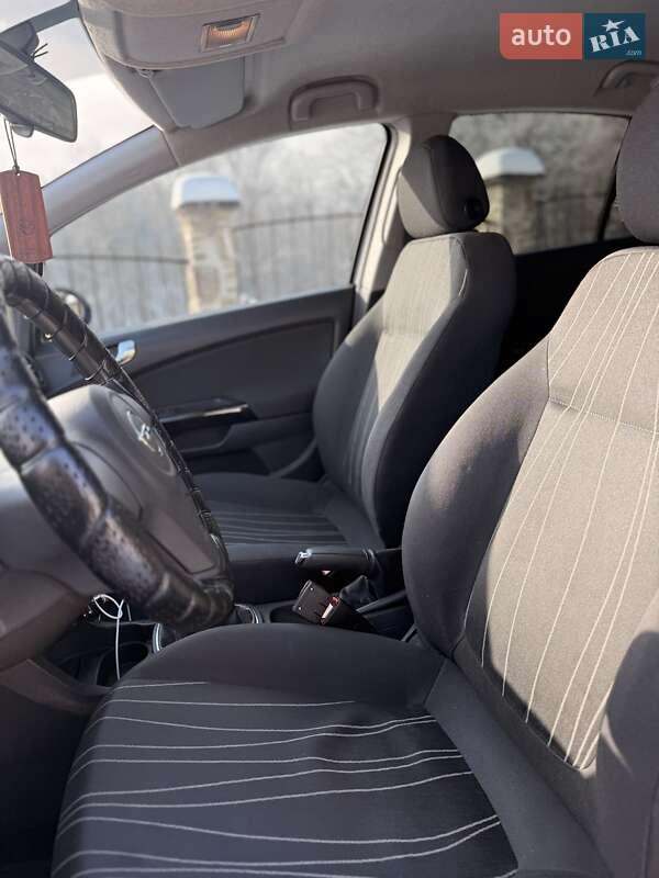 Хэтчбек Opel Corsa 2008 в Черновцах