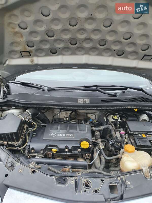 Хэтчбек Opel Corsa 2010 в Шумске