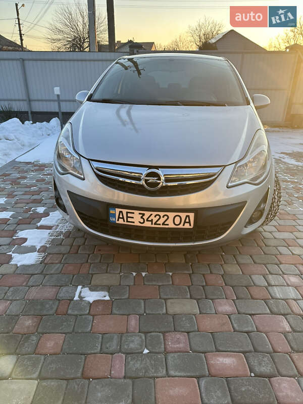 Хетчбек Opel Corsa 2012 в Павлограді