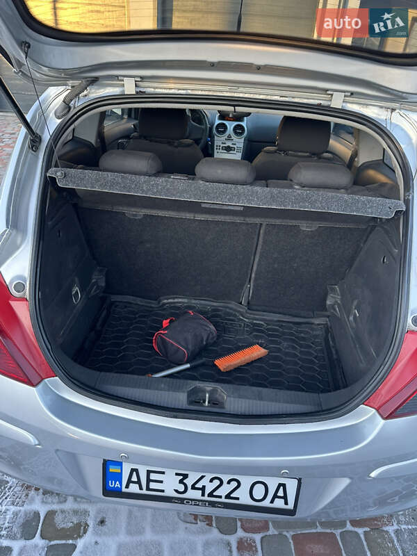 Хетчбек Opel Corsa 2012 в Павлограді