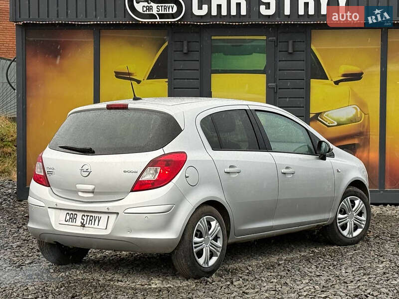 Хэтчбек Opel Corsa 2011 в Стрые