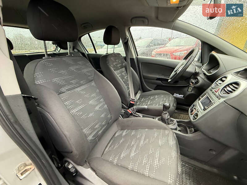 Хэтчбек Opel Corsa 2011 в Стрые