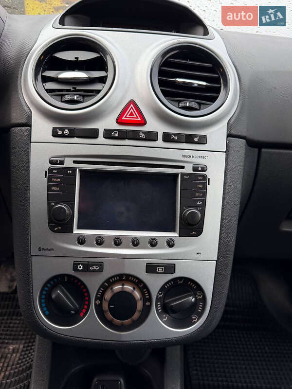 Хэтчбек Opel Corsa 2011 в Стрые