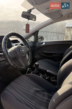 Хэтчбек Opel Corsa 2008 в Черновцах